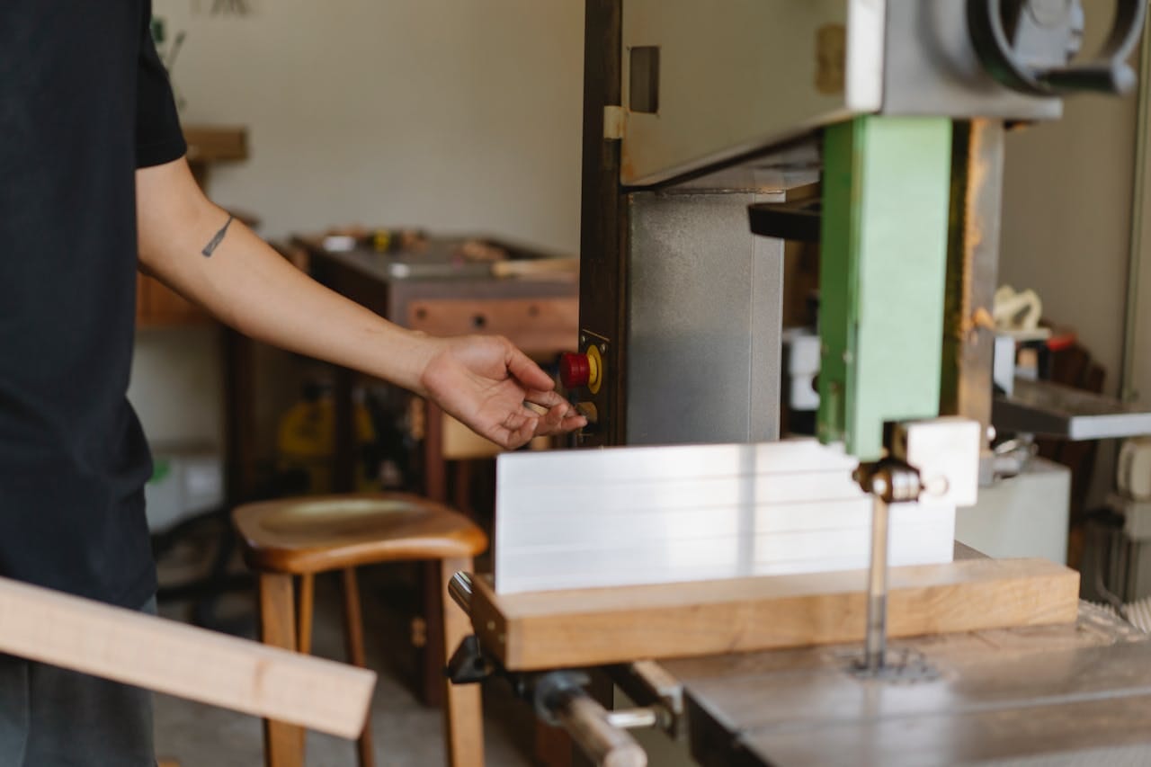 båndsag for trebearbeiding på Vestlandet.jpg båndsag for trebearbeiding på Vestlandet.jpg